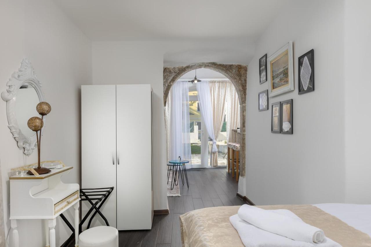 Apartments Mikulin Family 푸나트 외부 사진